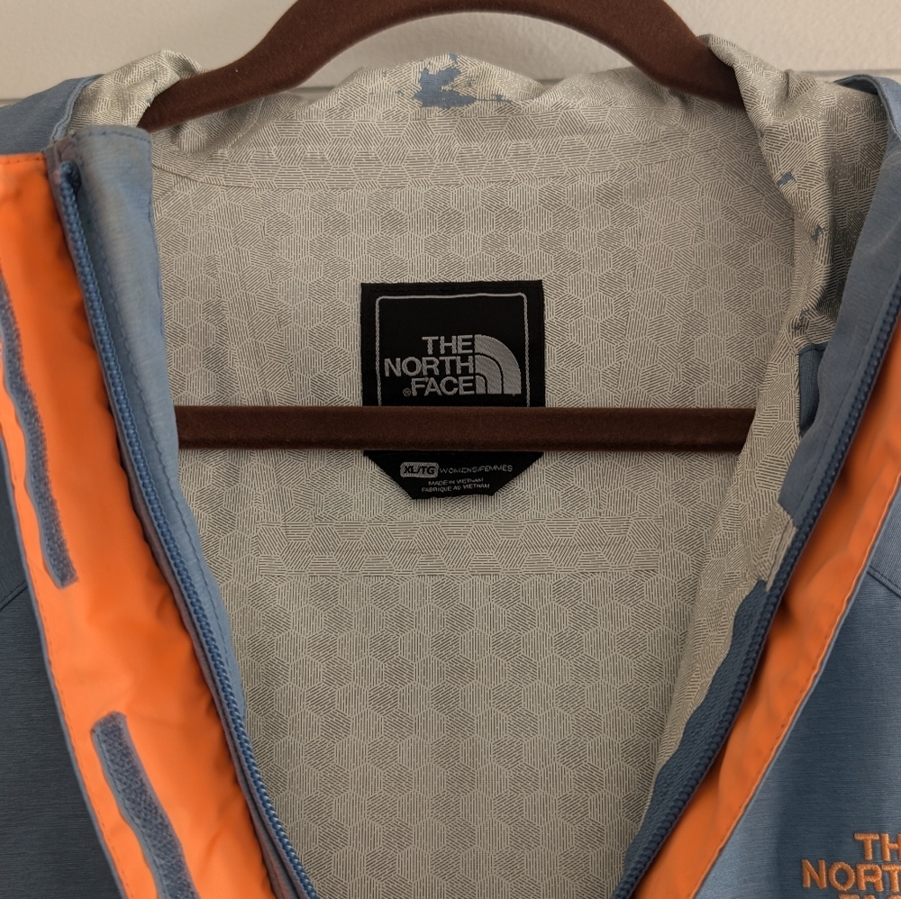 The North Face Women's Alta Vista Rain Jacket - Picture 3 of 5